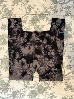 Seamless Scrunch Booty Black Smoke Design Leggings